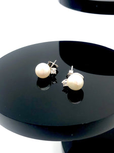 Single Crystal Fresh Water Pearl Earring 